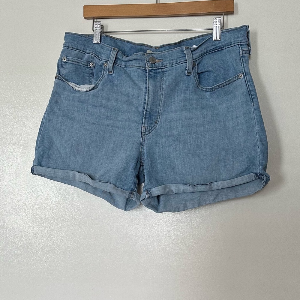 Levi’s Mid Length Shorts Size 33